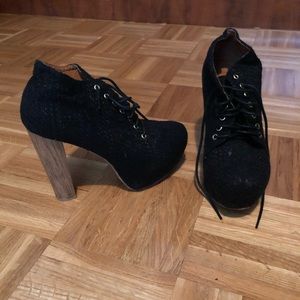 Lace boots with wooden heel